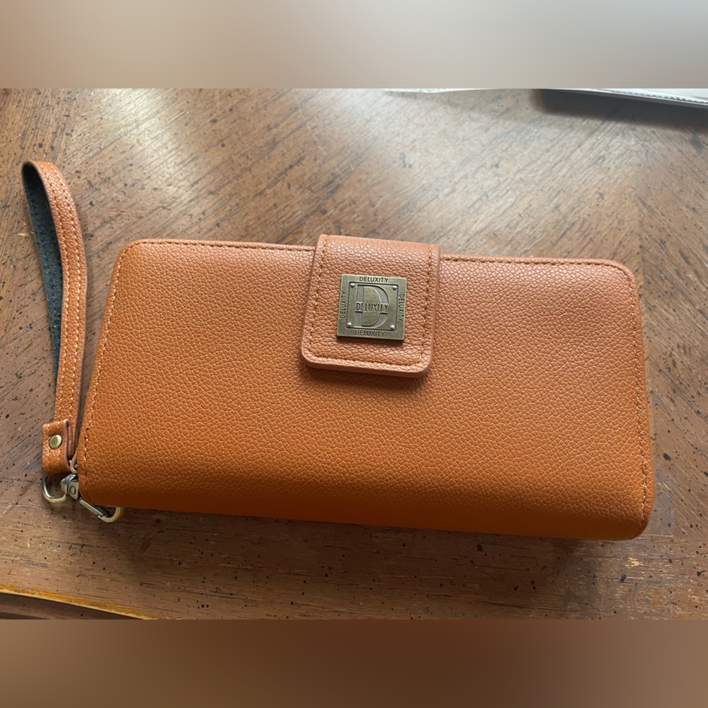 Wristlet wallet camel color nwot